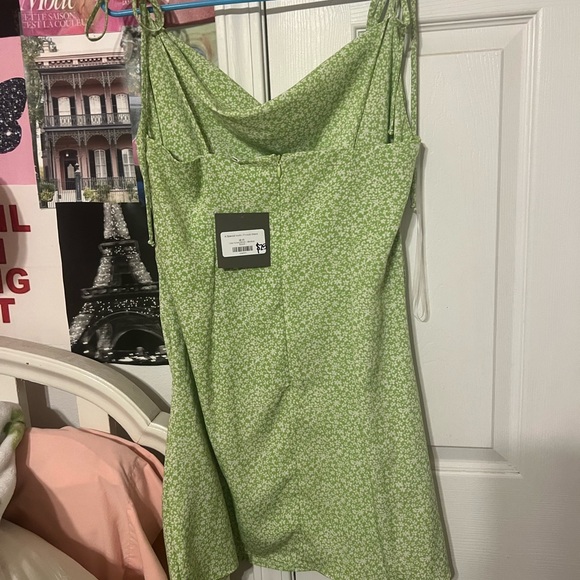 Elegant Green Floral Dress - Picture 2 of 5